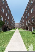 2010 W Foster Ave, Unit 3B in Chicago, IL - Building Photo - Building Photo