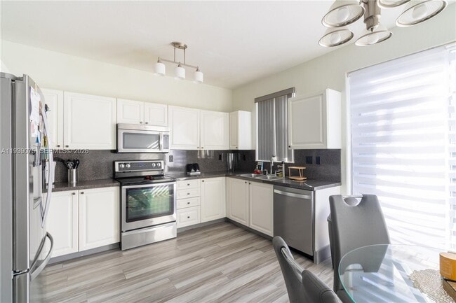 5580 NW 107th Ave in Doral, FL - Building Photo - Building Photo