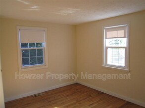 10 Pine Grove Ave in Barnstable, MA - Building Photo - Building Photo