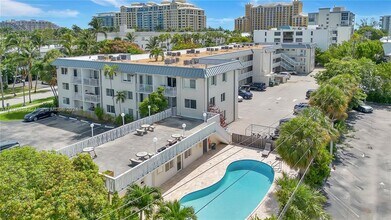 240 Galen Dr, Unit 112 in Key Biscayne, FL - Building Photo - Building Photo