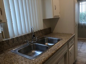 345 S Manhattan Pl in Los Angeles, CA - Building Photo - Building Photo