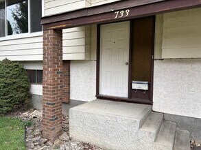 733 Josselyn Ct in Kelowna, BC - Building Photo - Building Photo