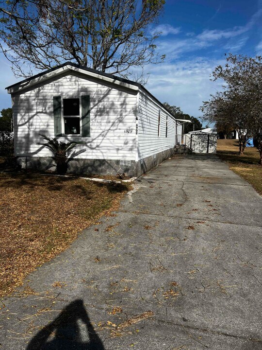 6909 NE 1st Pl in Ocala, FL - Building Photo