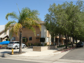 123 W 10th St in Corona, CA - Building Photo - Building Photo