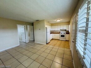 3325 Arpt Rd S, Unit T7 in Naples, FL - Building Photo - Building Photo