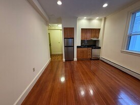 447 Centre St, Unit 204 in Newton, MA - Building Photo