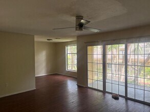 4015 Versailles Dr in Orlando, FL - Building Photo - Building Photo