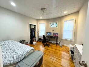 157 E Cottage St, Unit 1 in Boston, MA - Foto de edificio - Building Photo