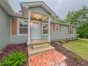 107 W Wesley St in Walhalla, SC - Building Photo - Building Photo