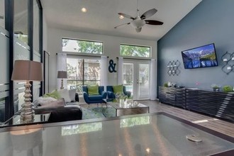 Vantage Point Apartments in Houston, TX - Foto de edificio - Building Photo