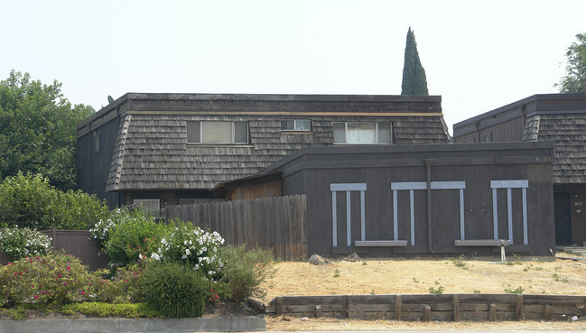 2105 L St in Antioch, CA - Foto de edificio - Building Photo