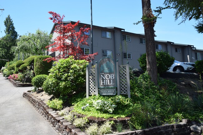 2405 NW Irving St, Unit 2431-08 in Portland, OR - Building Photo - Building Photo