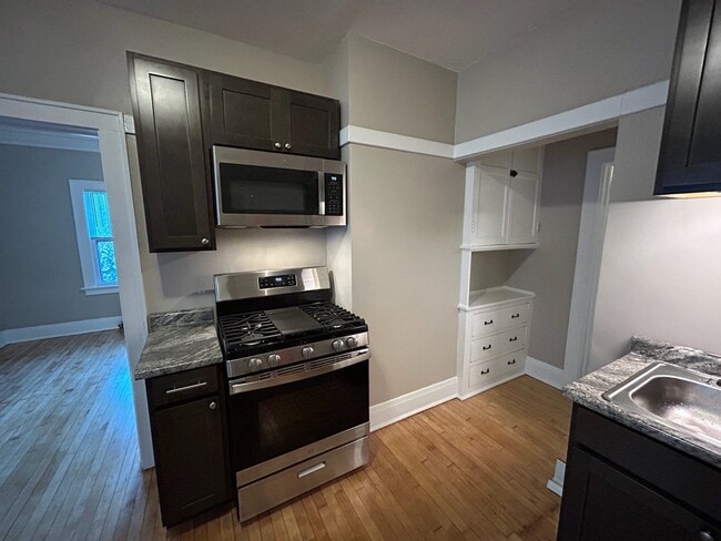 1933 N Cambridge Ave, Unit 1935A