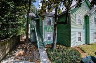 6211 Rolling Fork Rd in North Charleston, SC - Building Photo