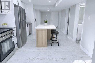 131 Camelia Ave in Ottawa, ON - Building Photo - Building Photo