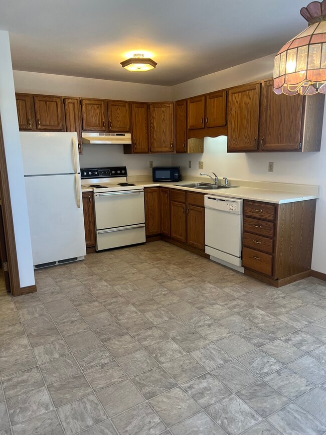 4024 Canterbury Dr, Unit 4028 in Erie, PA - Foto de edificio - Building Photo