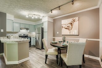 2200 Big Creek Apartments in Roswell, GA - Foto de edificio - Building Photo