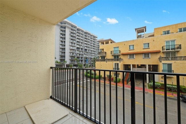 8900 Collins Ave in Surfside, FL - Building Photo - Building Photo