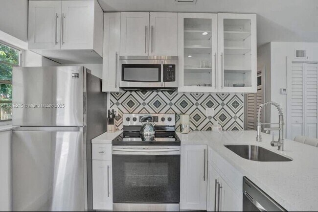 1005 NE 16th Pl in Fort Lauderdale, FL - Building Photo - Building Photo