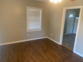 2014 39th St in Lubbock, TX - Building Photo - Building Photo