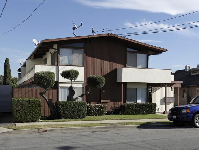 124 Virginia Pl in Costa Mesa, CA - Foto de edificio - Building Photo