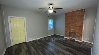 5210 Natrona Way in Pittsburgh, PA - Building Photo - Building Photo