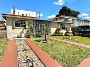 307 E 5th St in Hialeah, FL - Building Photo - Building Photo
