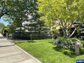 300 Lookout Ave in Hackensack, NJ - Building Photo - Building Photo