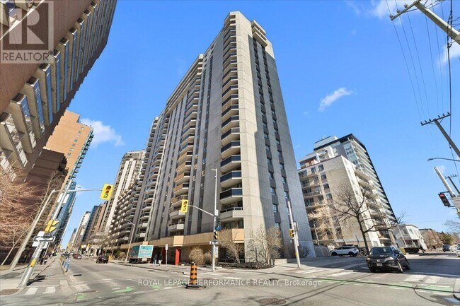 470 Laurier Ave W in Ottawa, ON - Building Photo - Building Photo