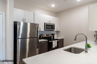 100 Lexington St, Unit 1206 in Windsor, CT - Foto de edificio - Building Photo