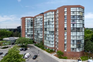 Sherobee Apartments in Mississauga, ON - Building Photo