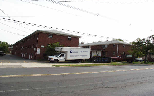 486-490 Essex St in Hackensack, NJ - Foto de edificio - Building Photo