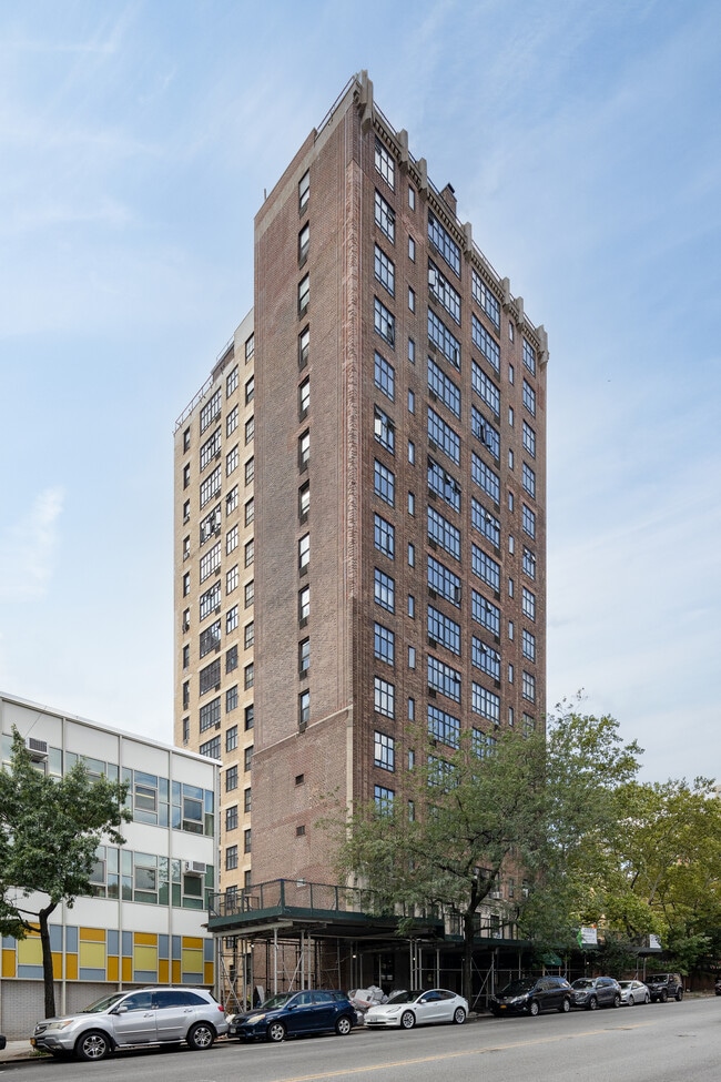 166 E 96th St in New York, NY - Foto de edificio - Building Photo