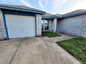 18 Flamingo Ave in McAllen, TX - Building Photo - Building Photo