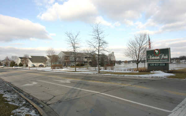 Victorian Apartments in Streamwood, IL - Foto de edificio