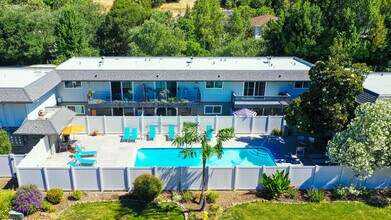 998 Ignacio Blvd in Novato, CA - Building Photo - Building Photo