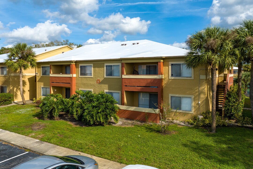 Oxford Square Condominiums in Casselberry, FL - Building Photo