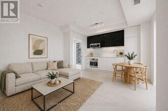 308 Jarvis St in Toronto, ON - Building Photo - Building Photo
