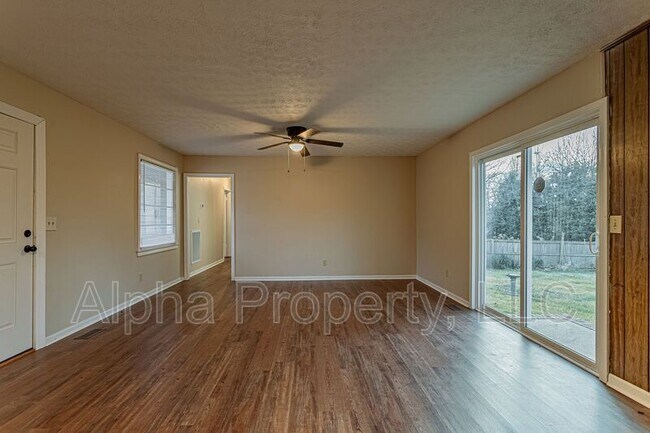 5 Rawood Dr in Travelers Rest, SC - Building Photo - Building Photo