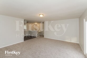 181 S Pinecrest Rd in Bolingbrook, IL - Foto de edificio - Building Photo