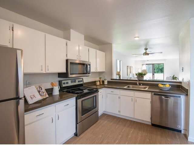 Oak Creek in Petaluma, CA - Foto de edificio - Building Photo