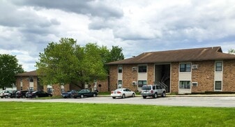 710 Elm Dr in Warsaw, MO - Building Photo