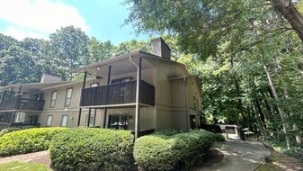 1707 Cumberland Ct SE in Smyrna, GA - Building Photo