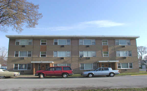 150 E 143rd St in Riverdale, IL - Foto de edificio