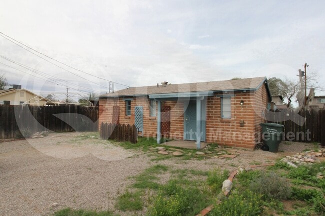 property at 1019 N Catalina Ave