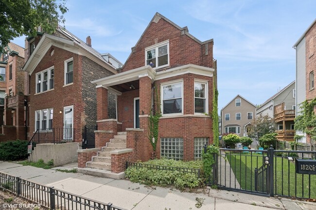 property at 1822 N Wood St