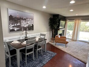 2777 Davison Ave, Unit B in Auburn Hills, MI - Foto de edificio - Building Photo