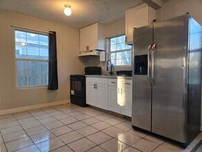 6835 Saint Augustine St in Houston, TX - Building Photo - Building Photo