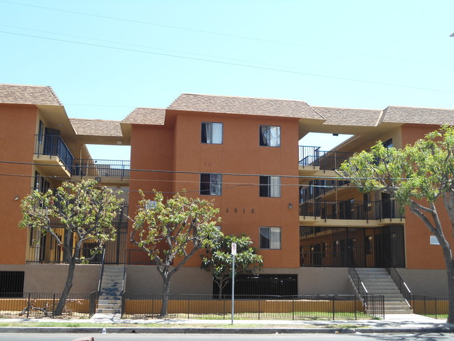Lagoon Terrace Apartments in Wilmington, CA - Foto de edificio - Building Photo