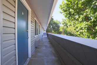 Renata View Apartments in Wichita, KS - Foto de edificio - Building Photo